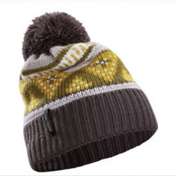 Fernie toque - Picture 1 of 3